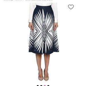 EUC veronica beard silk pleated skirt - sold out! size 2 navy/cream palm